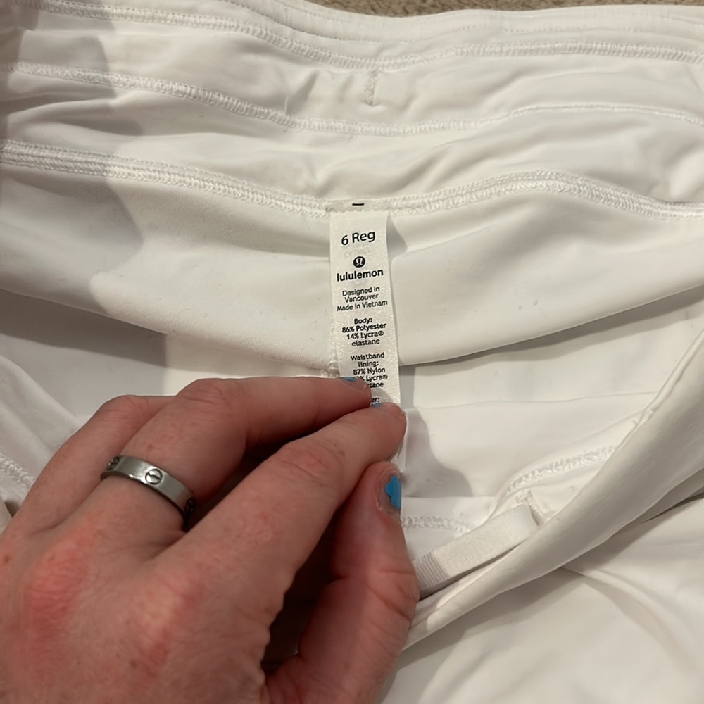 Lululemon skort - Picture 2 of 4